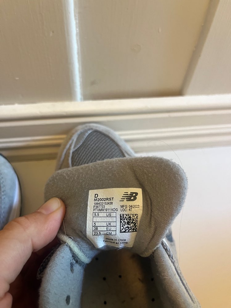 New Balance Sneakers 2002r