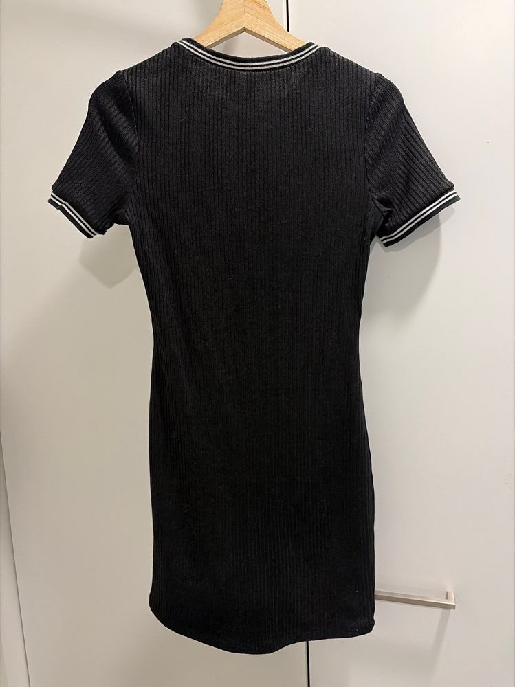 DIVIDED musta t-paitahihainen mekko