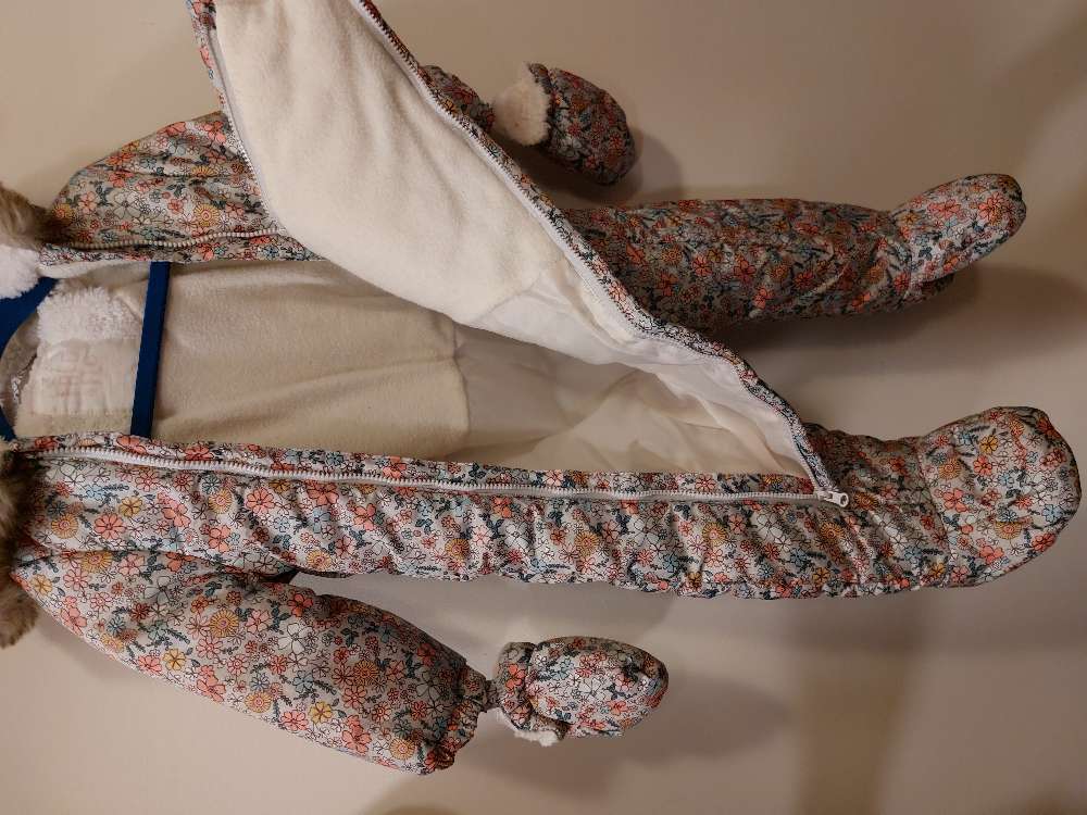 Kuldagalli m/sokkum blóma st 9-12 mán