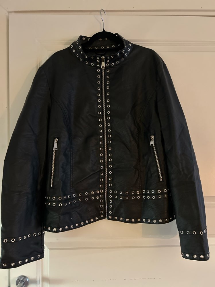 Imitert skinnjakke i str 4XL (ca 50/52)