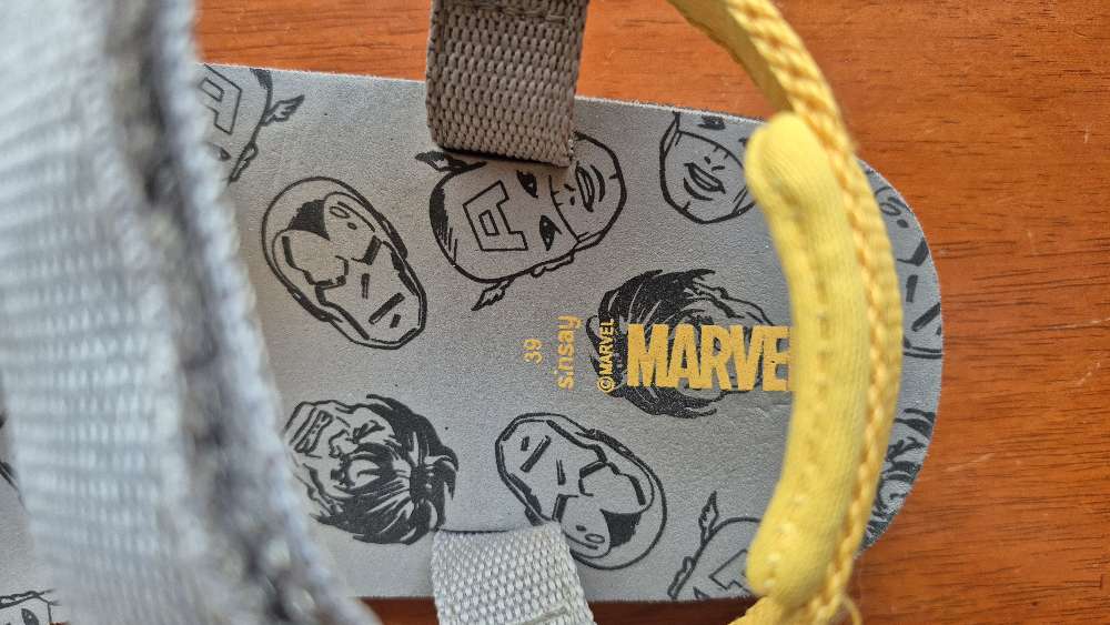 Marvel comicks sandaalit koko 39