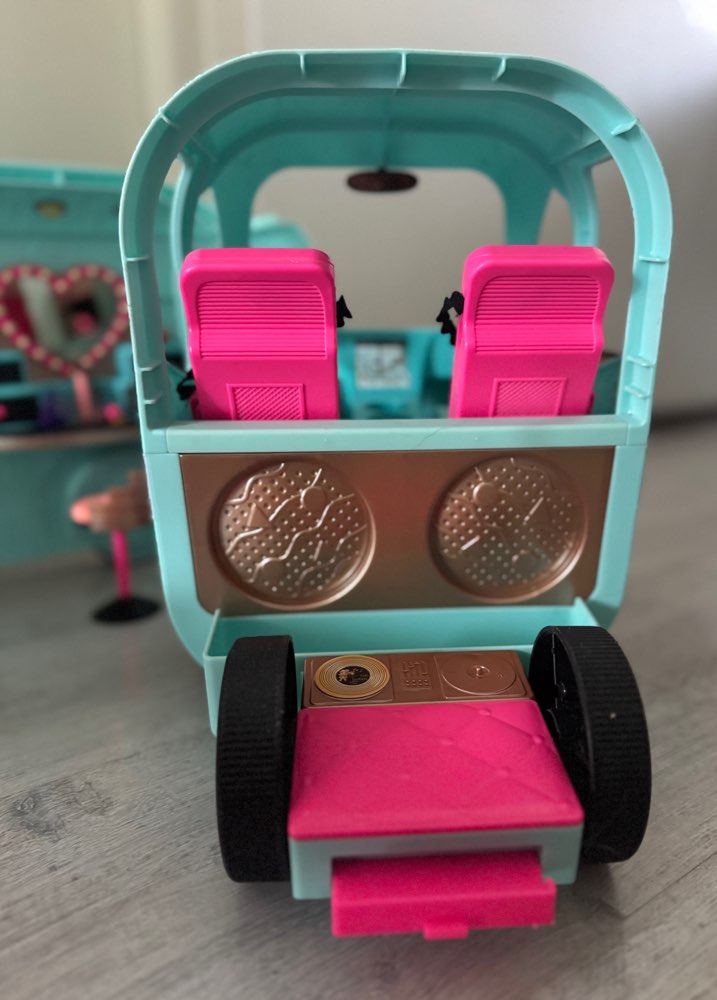 LOL matkailuauto (sis. nukke + tavarat)