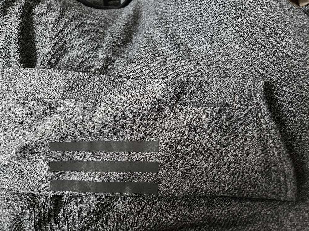 ADIDAS huppari koko M peukalonreijillä