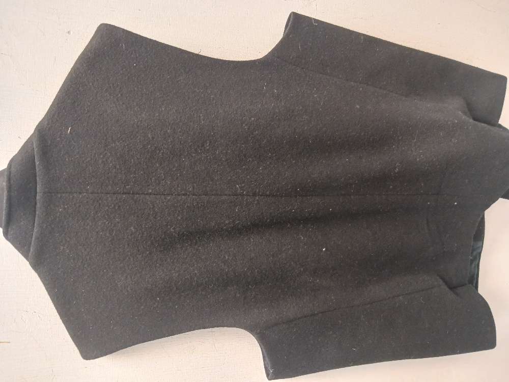 Fabindia musta villaliivi 46