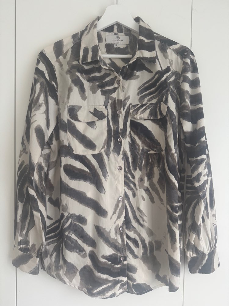 Kuviollinen kauluspaita, S