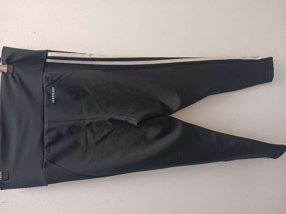 Adidas mustat leggingsit S