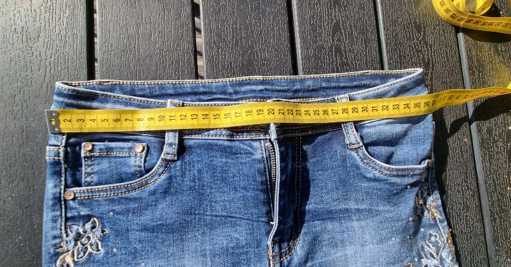 Slim farkut kirjontakuviolla, XS