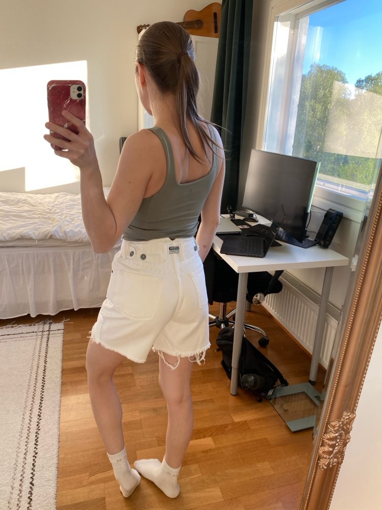 valkoiset vintage farkkushortsit