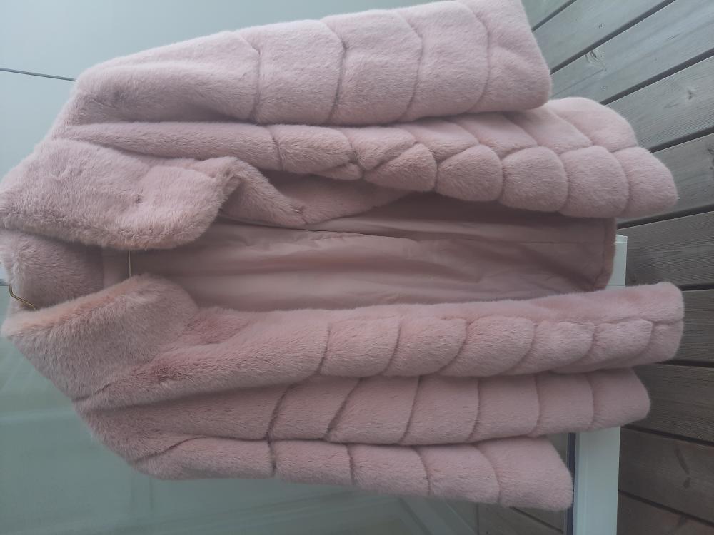 Rosemunde fake fur frakke i rosa