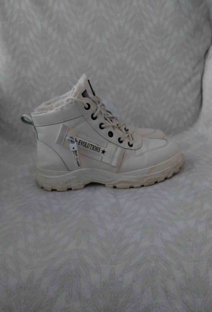 Naisten valkoiset tennarit koko 39