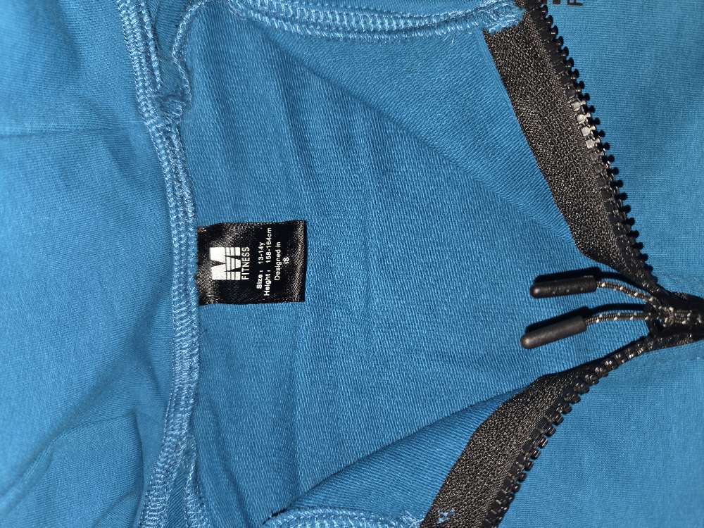 M fitness tennd peysa st. 13-14 ára