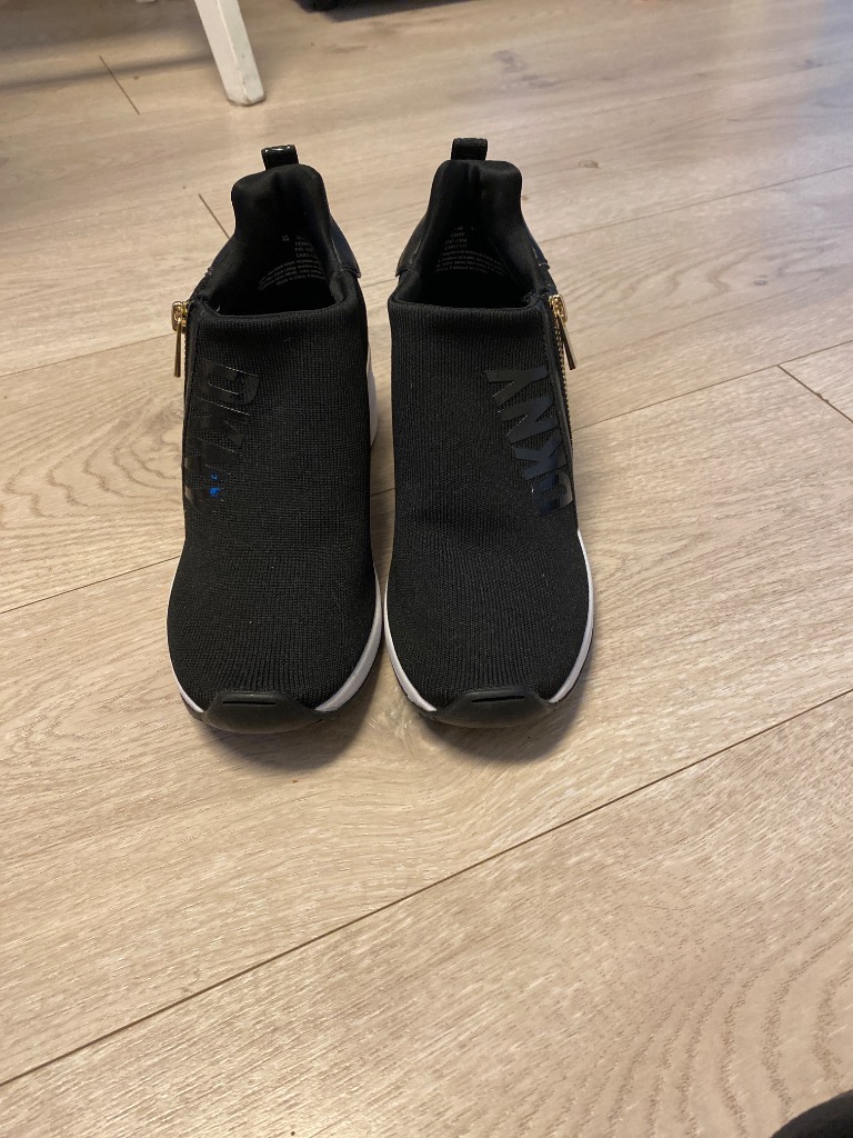 DONA KARAM NY SORT SKO STRR 38