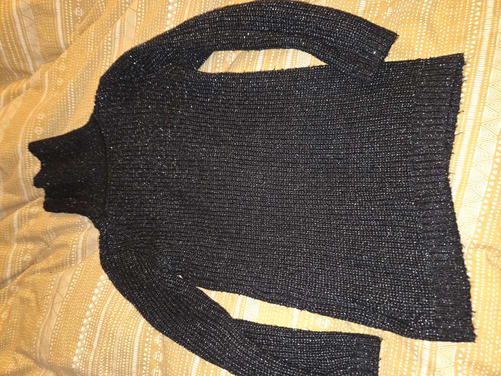 Svört m/silfur rúllukr.peysa st. 134/140