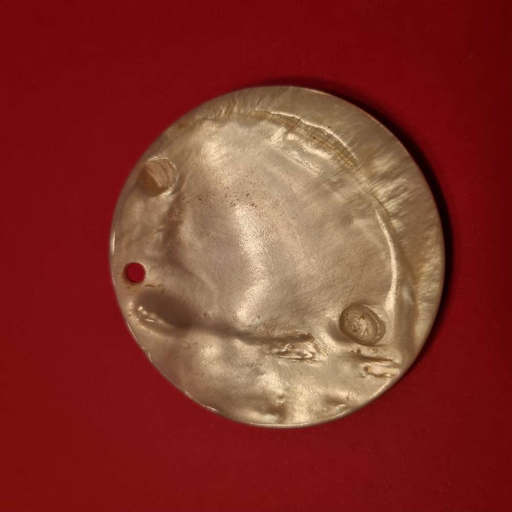 Helmiäiskoru, v.punainen "timantti"