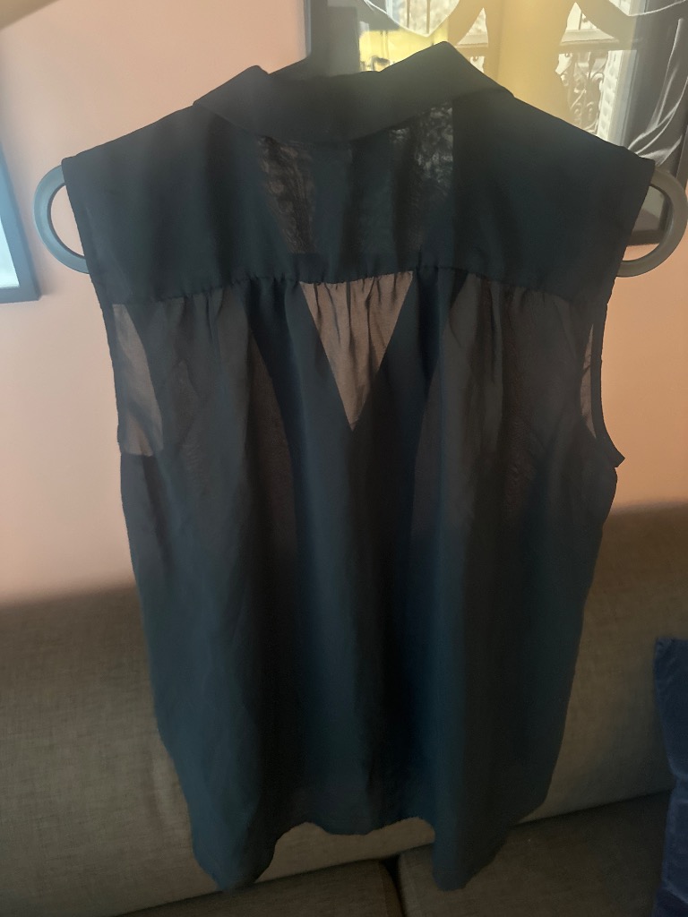 HM sort kortermet bluse 38