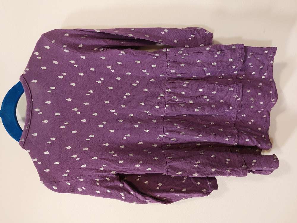 Fjólublár kjóll m/silfur dropum st 92