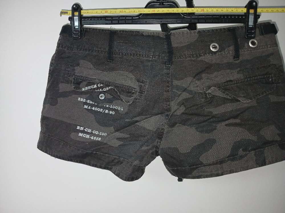 Harmaat camo shortsit, Bench. L/XL