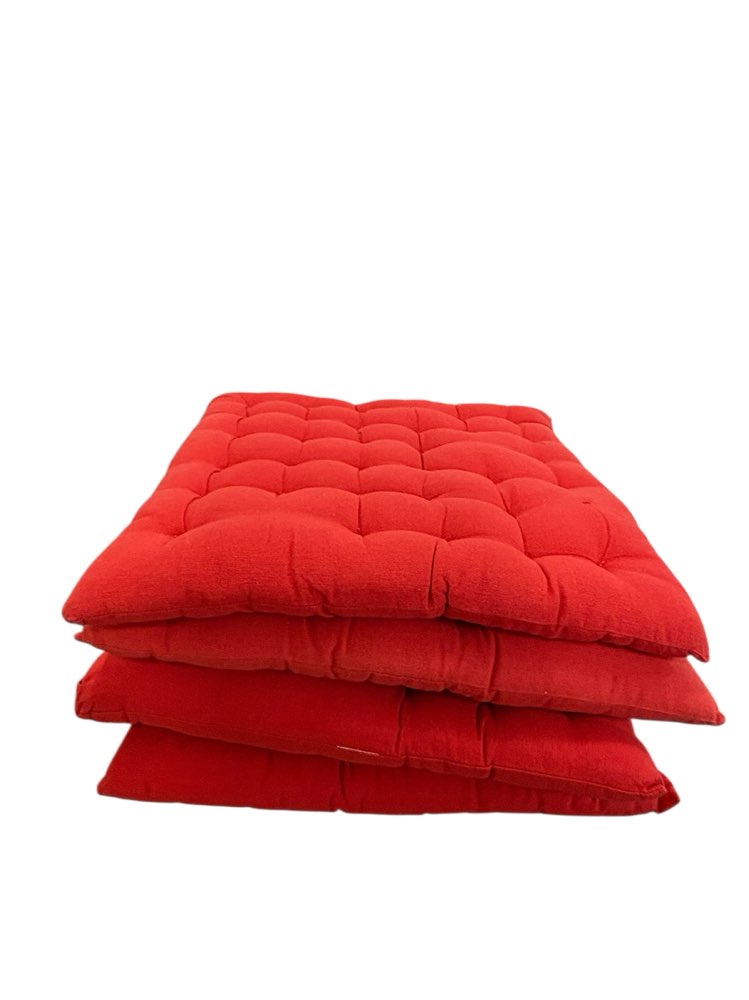 Punaiset pehmusteet 4kpl