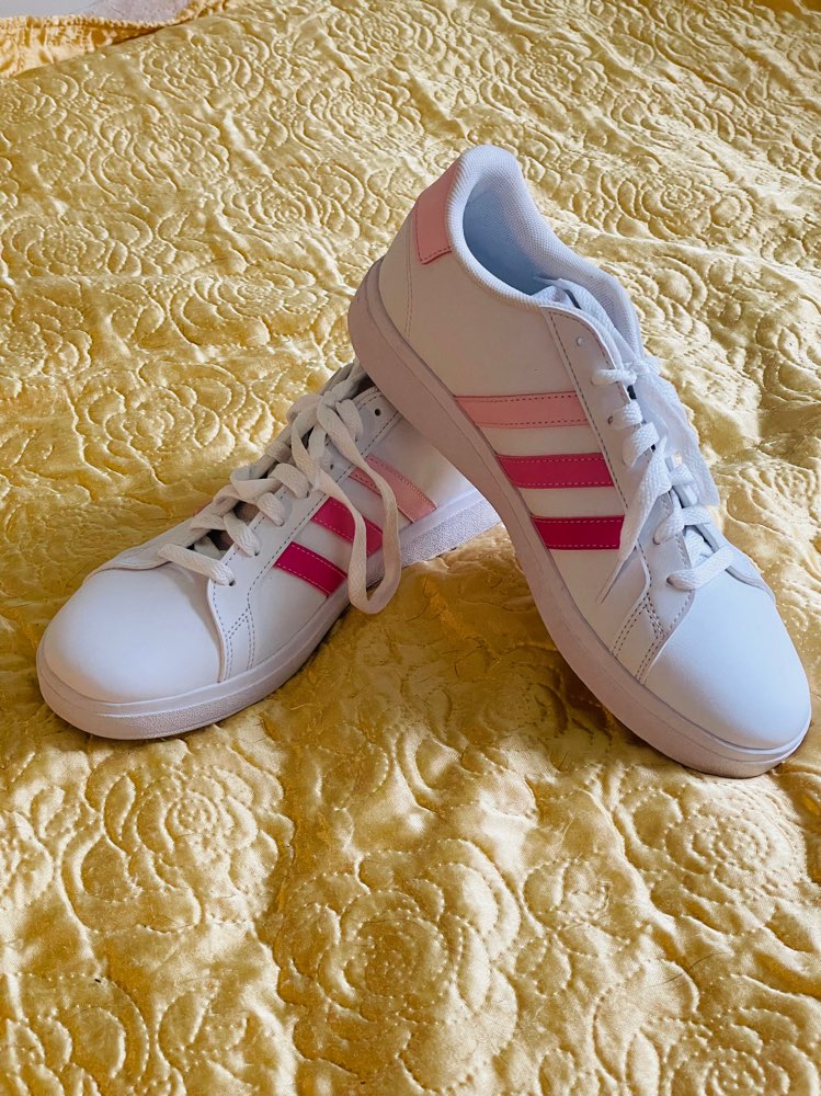 ADIDAS ónotaðir skór 40