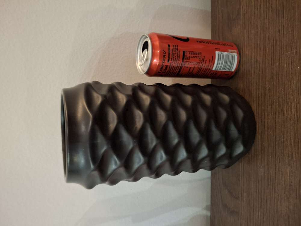 Svartur vasi úr húsgagnahöllinni