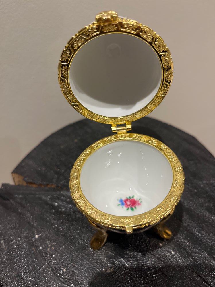 Posliinimuna korurasia