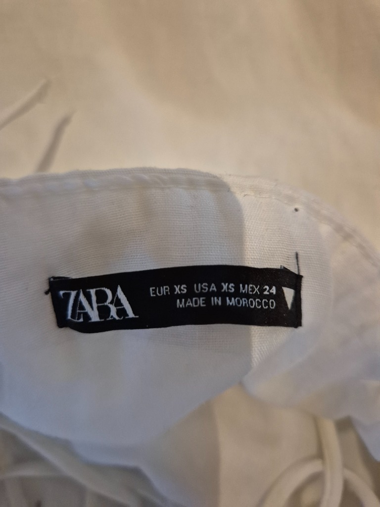 Hvit kjole åpen rygg