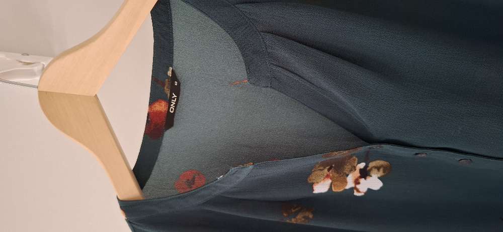 Only skyrta st. 40 græn víð síð