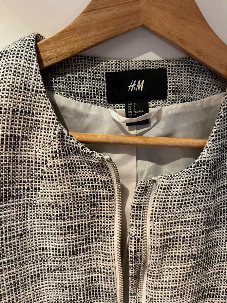 H&M kort jakke str. 34, svart/hvit