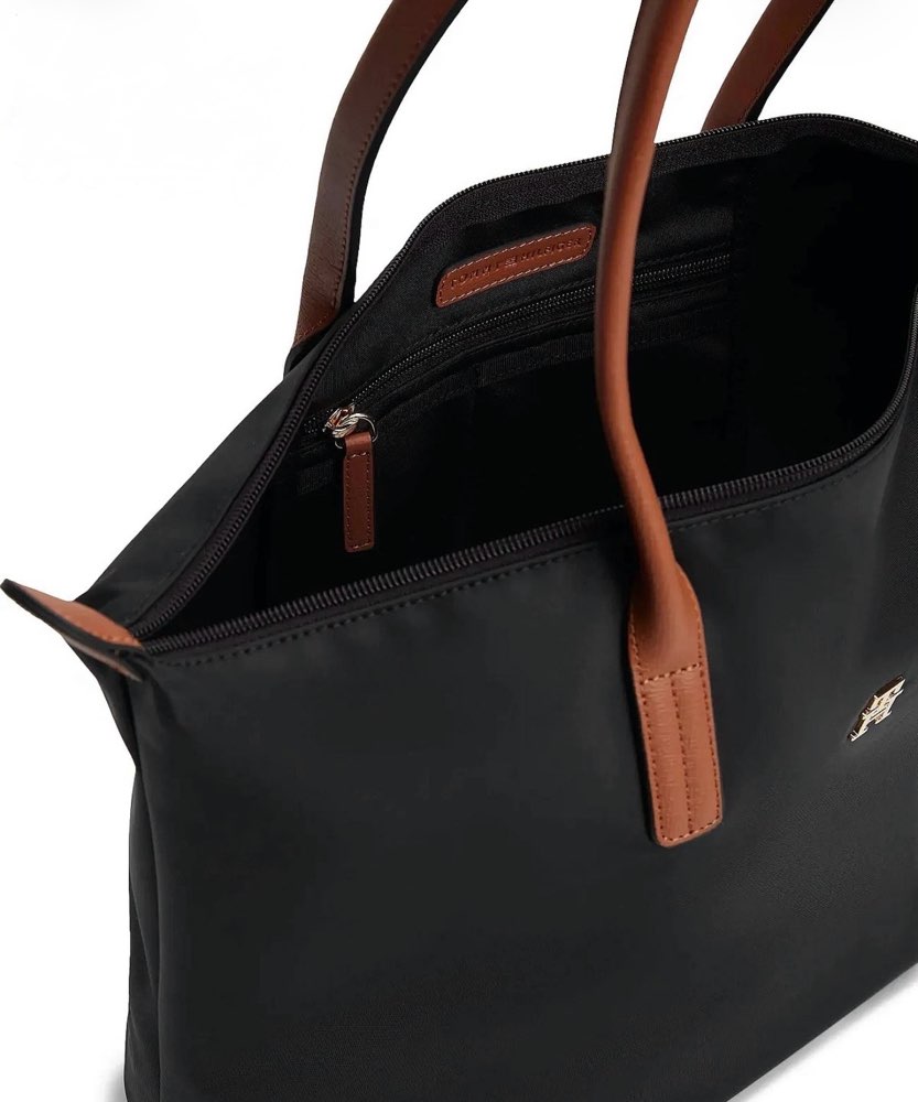 Tommy Hilfiger taska