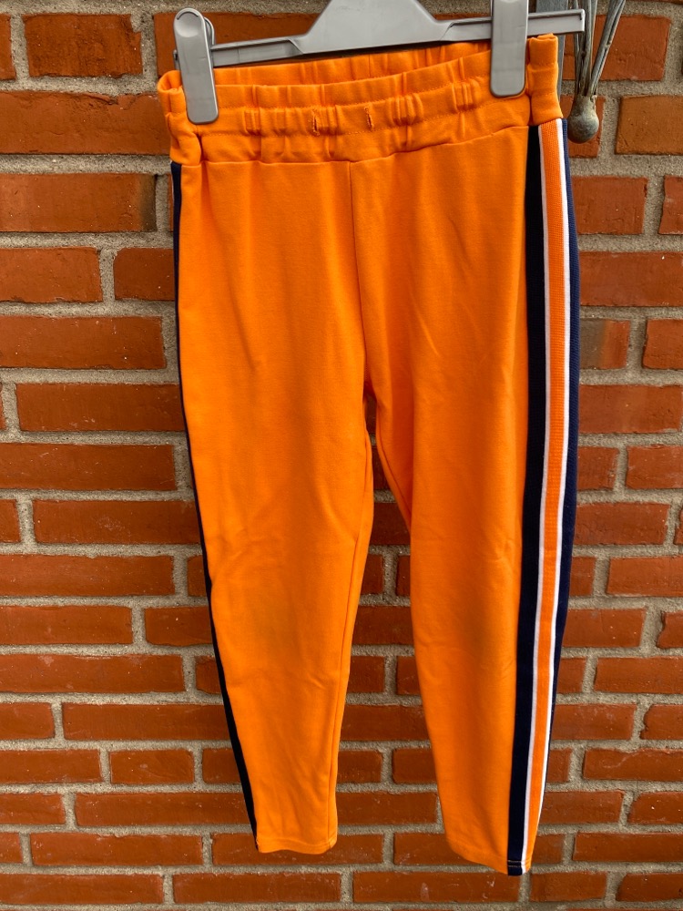 str 140 LMTD orange buks