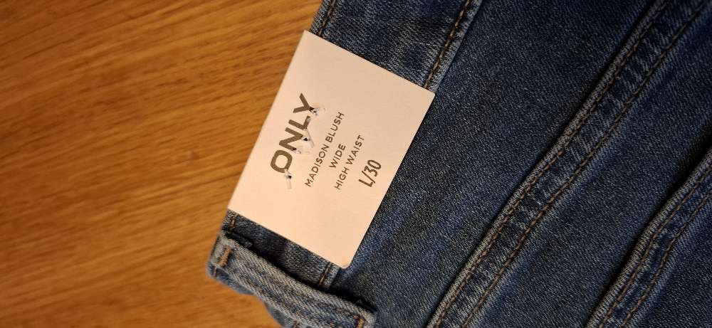 Only st. L/"30 víðar gallabuxur nýjar