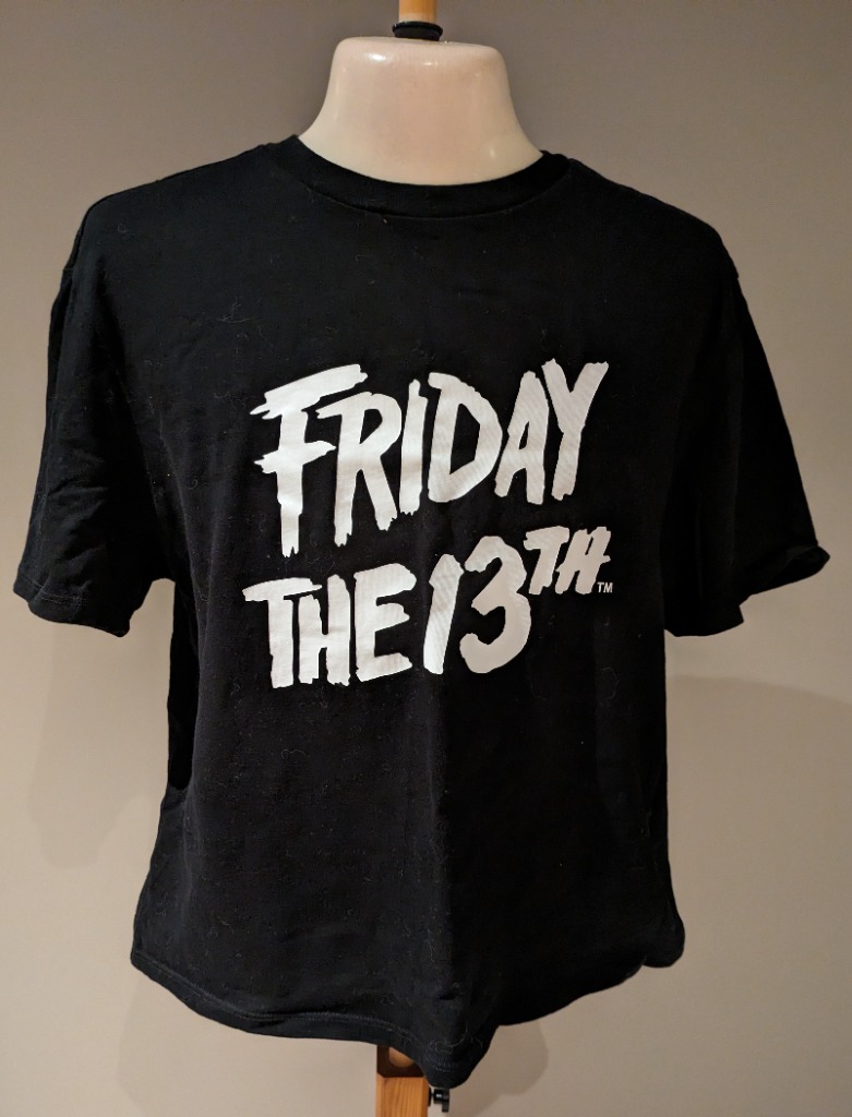 Divided t-skjorte. Friday 13th. Str M