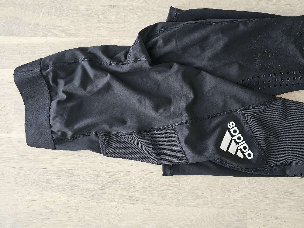 Adidas juoksutrikoot S