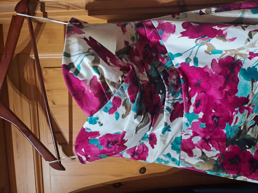 Juhlamekko Ariella , 38