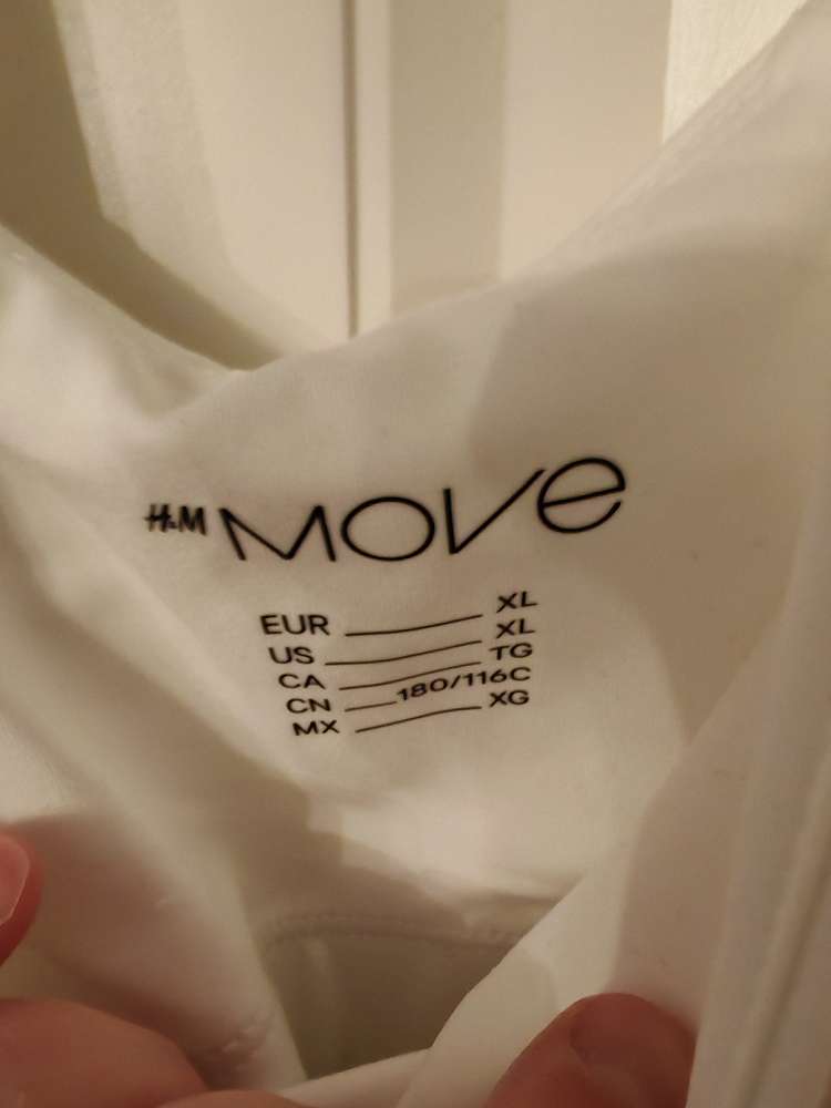 Valkoinen tennismekko