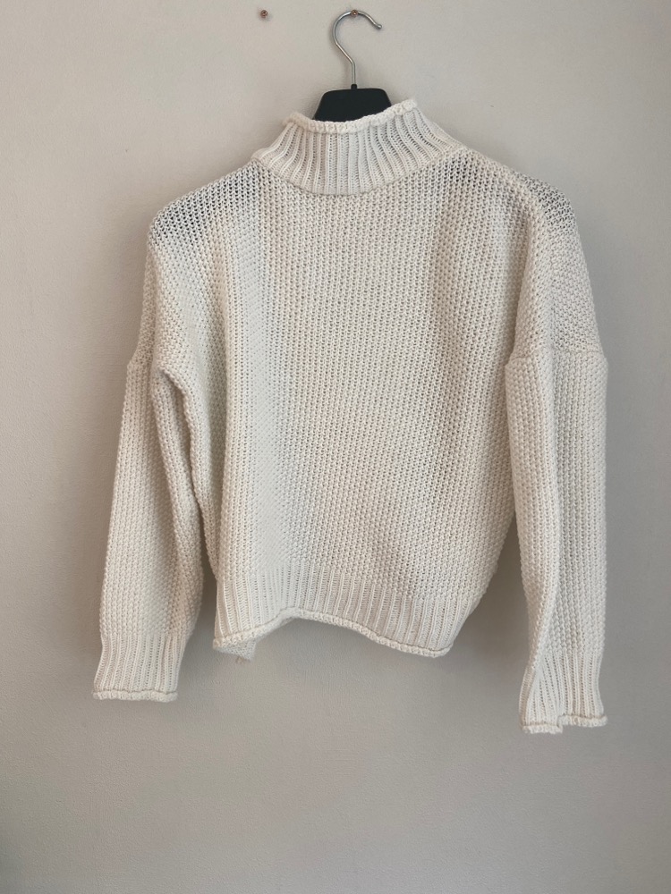 Hvit strikkegenser str S