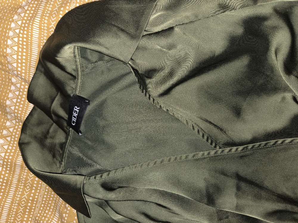 Skyrta glans st. L (M)