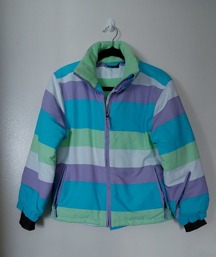 Lämmin kirjava hiihtotakki hupulla