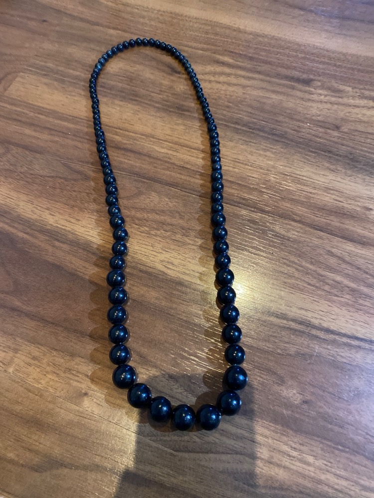 Lang svart beads