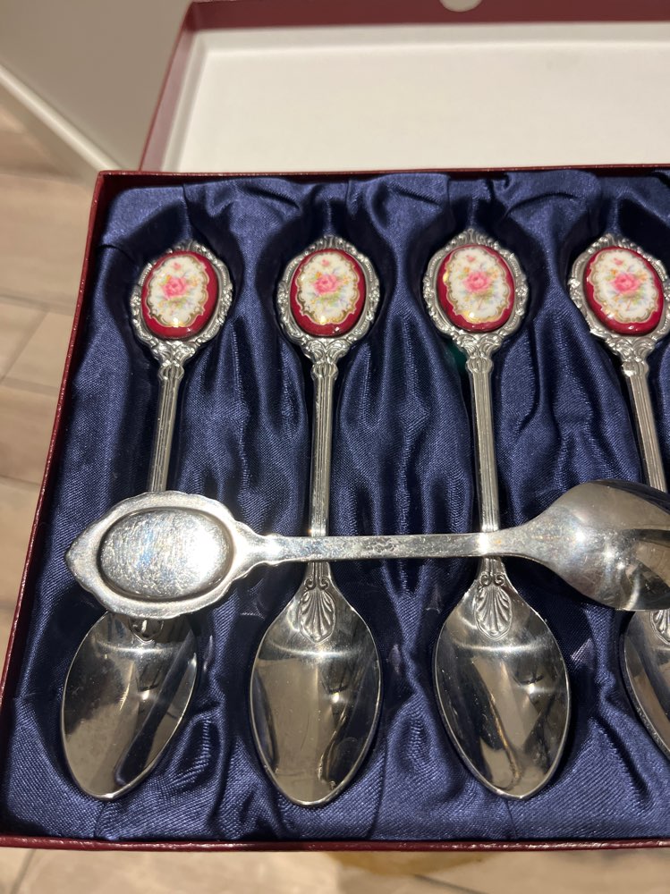 Posliinipäiset teräslusikat 7 kpl