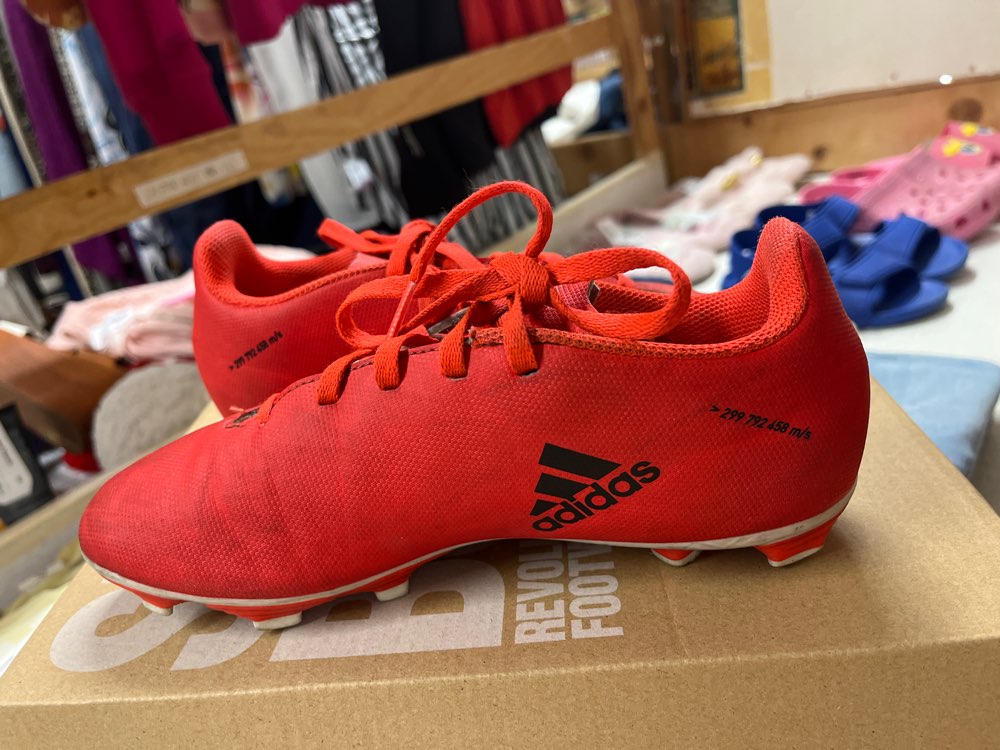 Punaiset Adidas Nappikset 34
