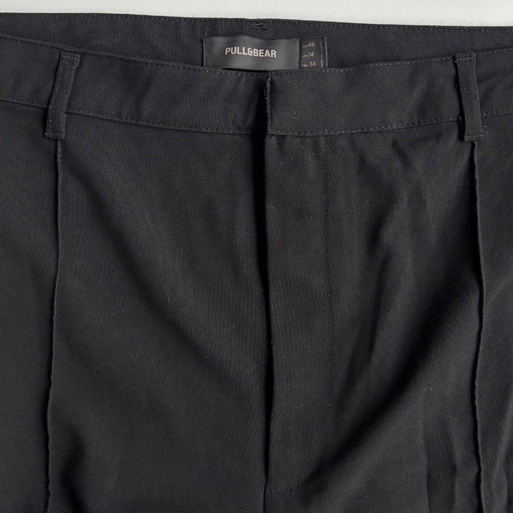 Pull&Bear mustat suorat housut, koko 46