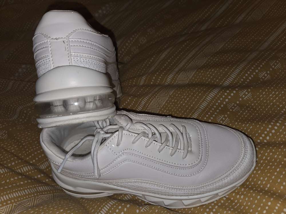 Fashion Nove hvítir st.39