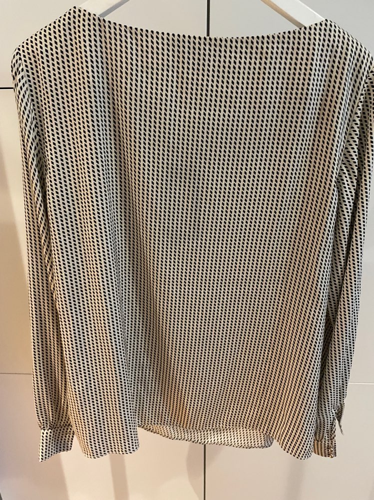Mustavalk. H&M-paita koko L