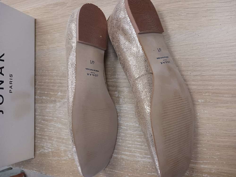 Jonak kultaiset kengät 41