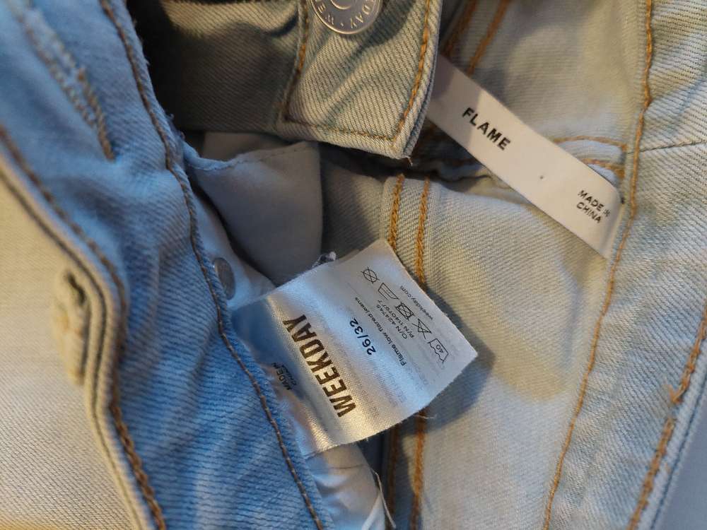 Weekday ljósar gallabuxur str 26/32