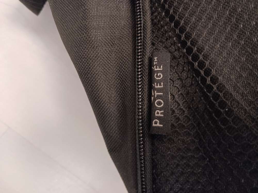Protege musta duffel-kassi pyörillä