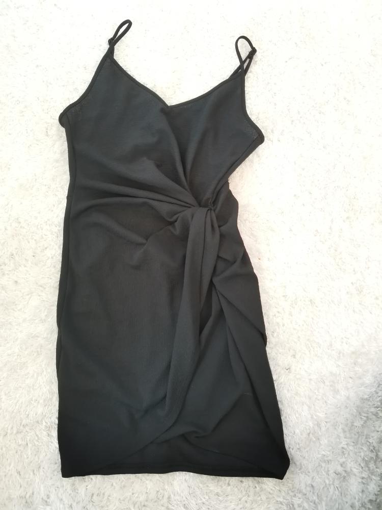 musta H&M mekko