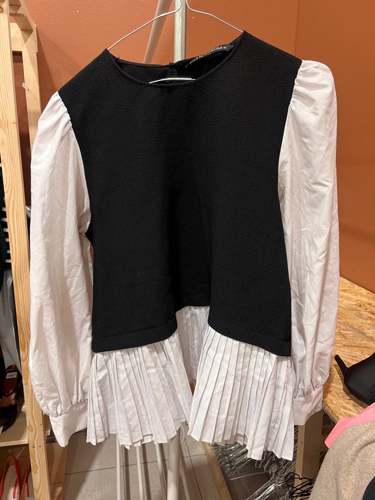 Bluse fra Zara m/plisse
