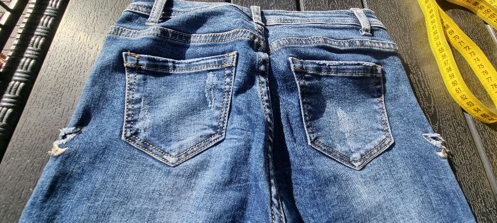 Slim farkut kirjontakuviolla, XS